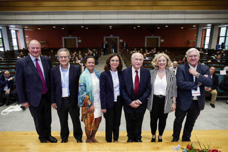 Mesa redonda innovacion y futuro 21638